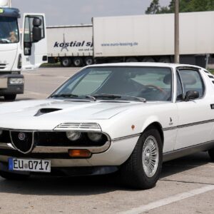 Alfa Romeo Montreal. Οι μισόκλειστοι προβολείς με τις γρίλιες είναι το σήμα κατατεθέν της.