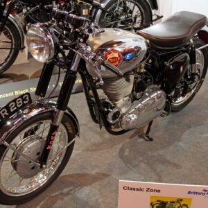 BSA Gold Star 500 Clubman's, με χαμηλό τιμόνι και ασημί ρεζερβουάρ.