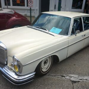 Μια Mercedes-Benz 250S του 1967 σε έκθεση κλασικών. Μια καλοδιατηρημένη βάση είναι η καλύτερη αγορά.