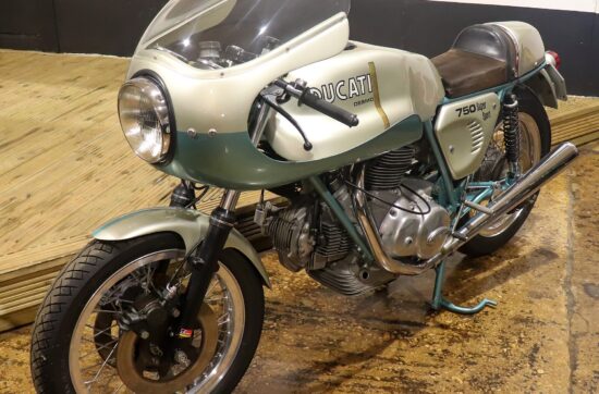 Ducati 750 Super Sport του 1974, η «Green Frame» με το πράσινο πλαίσιο.