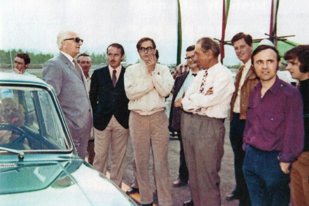 Ο Enzo Ferrari (αριστερά) με τον μηχανικό Gian Paolo Dallara στην πίστα Varano de’ Melegari.