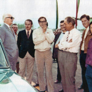 Ο Enzo Ferrari (αριστερά) με τον μηχανικό Gian Paolo Dallara στην πίστα Varano de’ Melegari.
