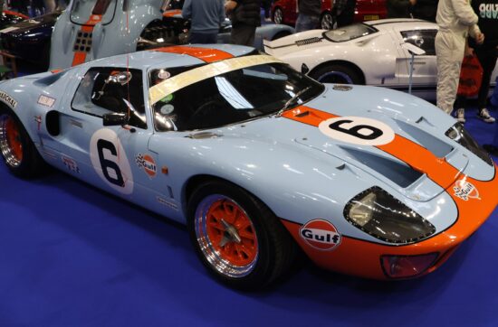 Ford GT40 με τα θρυλικά χρώματα της Gulf.