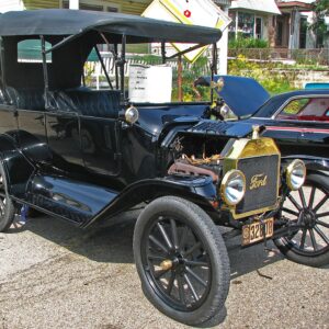 Ford Model T του 1915. Απλό, ψηλό και φτιαγμένο για τους χωματόδρομους της εποχής.