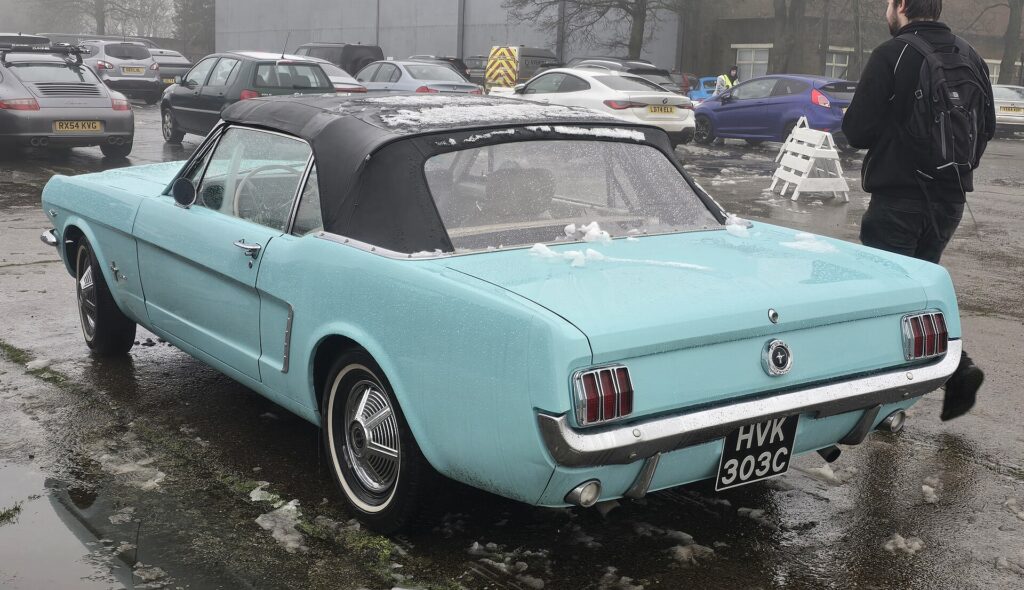 Ford Mustang κάμπριο του 1965, από την πρώτη χρονιά.
