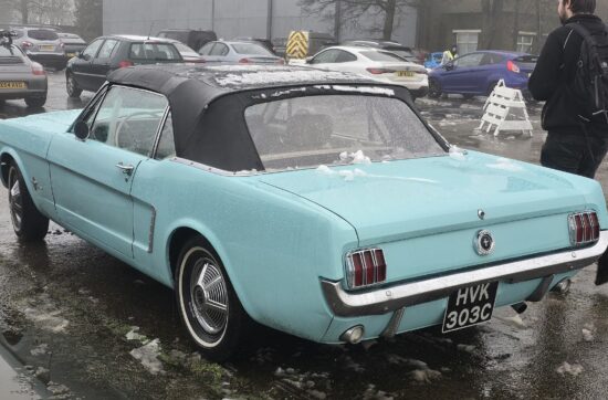 Ford Mustang κάμπριο του 1965, από την πρώτη χρονιά.