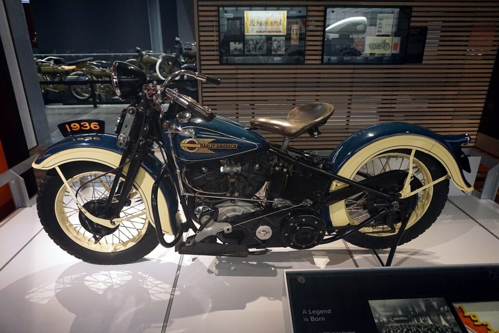 Harley-Davidson EL του 1936, η πρώτη χρονιά του Knucklehead, στο μουσείο της Harley στο Milwaukee.
