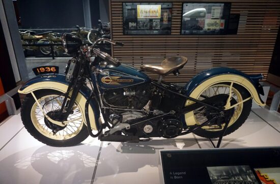Harley-Davidson EL του 1936, η πρώτη χρονιά του Knucklehead, στο μουσείο της Harley στο Milwaukee.