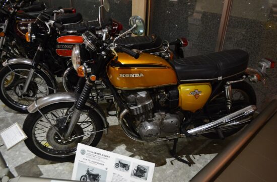 Honda Dream CB750 Four, όπως πουλήθηκε στην Ιαπωνία, στο μουσείο της Honda στο Motegi.