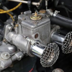 Διπλό καρμπιρατέρ Weber 40 DCOE σε κινητήρα Abarth.