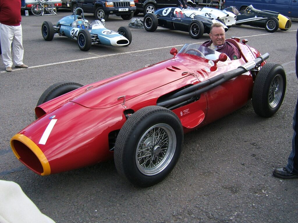 Maserati 250F σε αγώνα ιστορικών αυτοκινήτων στο Donington της Αγγλίας.