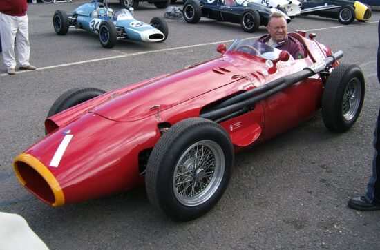 Maserati 250F σε αγώνα ιστορικών αυτοκινήτων στο Donington της Αγγλίας.