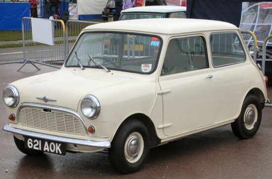 Το 621 AOK, το πρώτο Morris Mini-Minor που βγήκε από τη γραμμή παραγωγής το 1959.