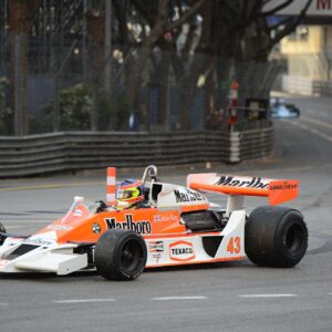Μια McLaren της Formula 1 της δεκαετίας του '70 στο Grand Prix de Monaco Historique του 2014.