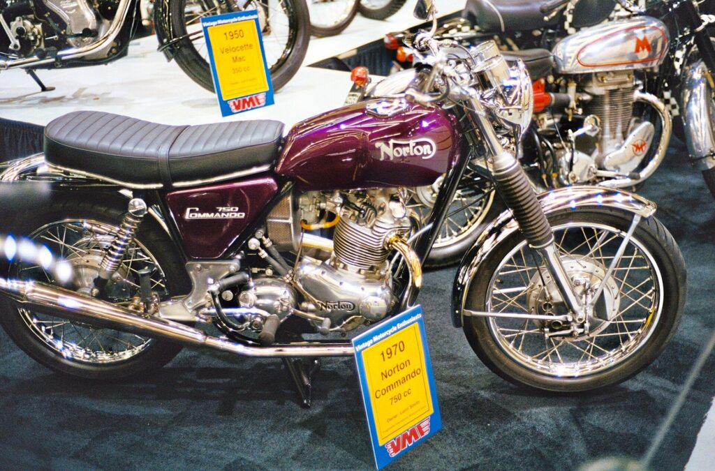 Norton Commando 750 του 1970, σε έκθεση κλασικών μοτοσυκλετών.