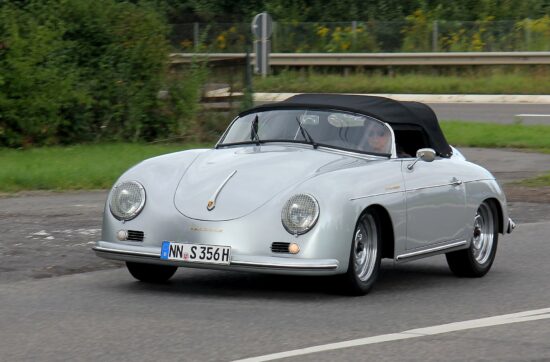 Porsche 356 A Speedster, η «γυμνή» εκδοχή που φτιάχτηκε για την αμερικανική αγορά.
