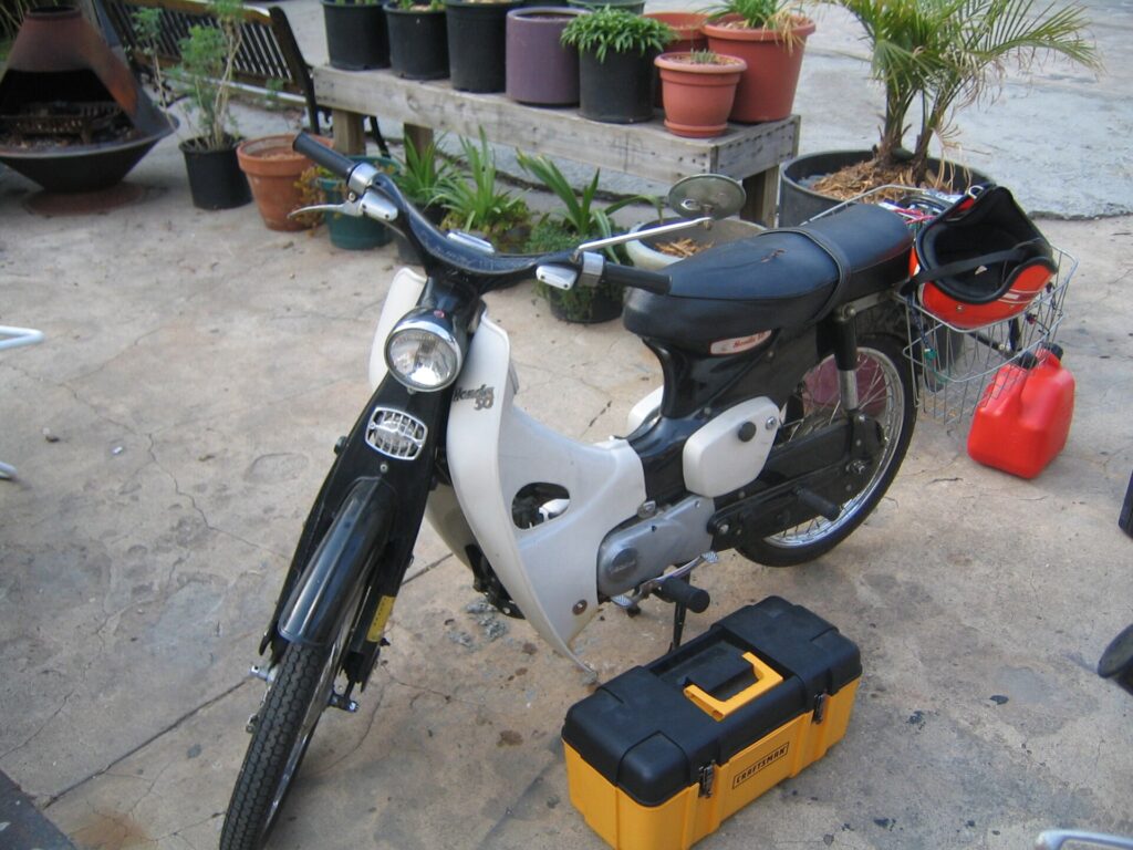 Honda Super Cub C100 του 1958. Είναι το μηχανοκίνητο όχημα με τη μεγαλύτερη παραγωγή στην ιστορία: πάνω από 100 εκατομμύρια.
