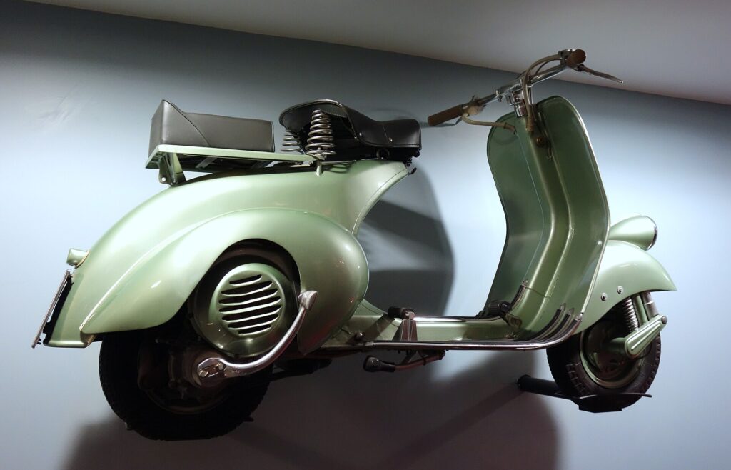 Vespa 125 του 1948, στο Science Museum του Λονδίνου. Η βασική ιδέα δεν έχει αλλάξει σχεδόν καθόλου από τότε.