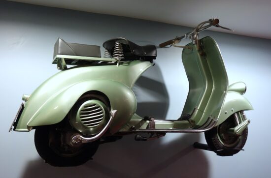 Vespa 125 του 1948, στο Science Museum του Λονδίνου. Η βασική ιδέα δεν έχει αλλάξει σχεδόν καθόλου από τότε.