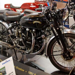 Vincent Black Shadow με τον χαρακτηριστικό μαύρο κινητήρα V-twin.