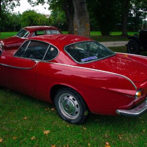 Volvo P1800 στη Γκότλαντ της Σουηδίας. Οι γραμμές της είναι ιταλικές, η μηχανική της σουηδική.