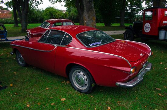 Volvo P1800 στη Γκότλαντ της Σουηδίας. Οι γραμμές της είναι ιταλικές, η μηχανική της σουηδική.