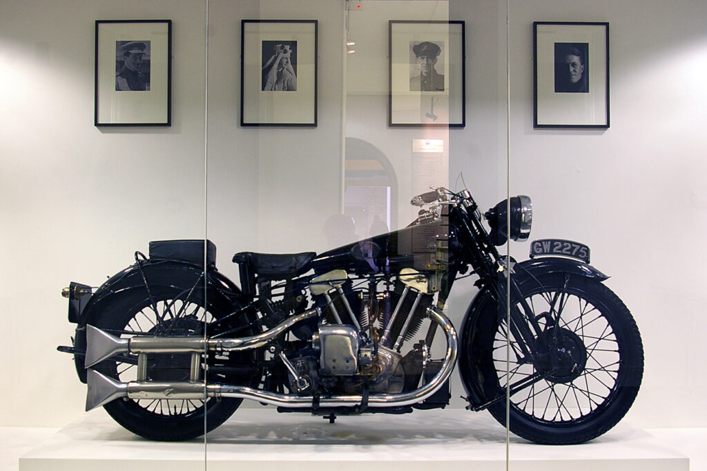 Η Brough Superior του T. E. Lawrence, εκτεθειμένη σε μουσείο στην Αγγλία.