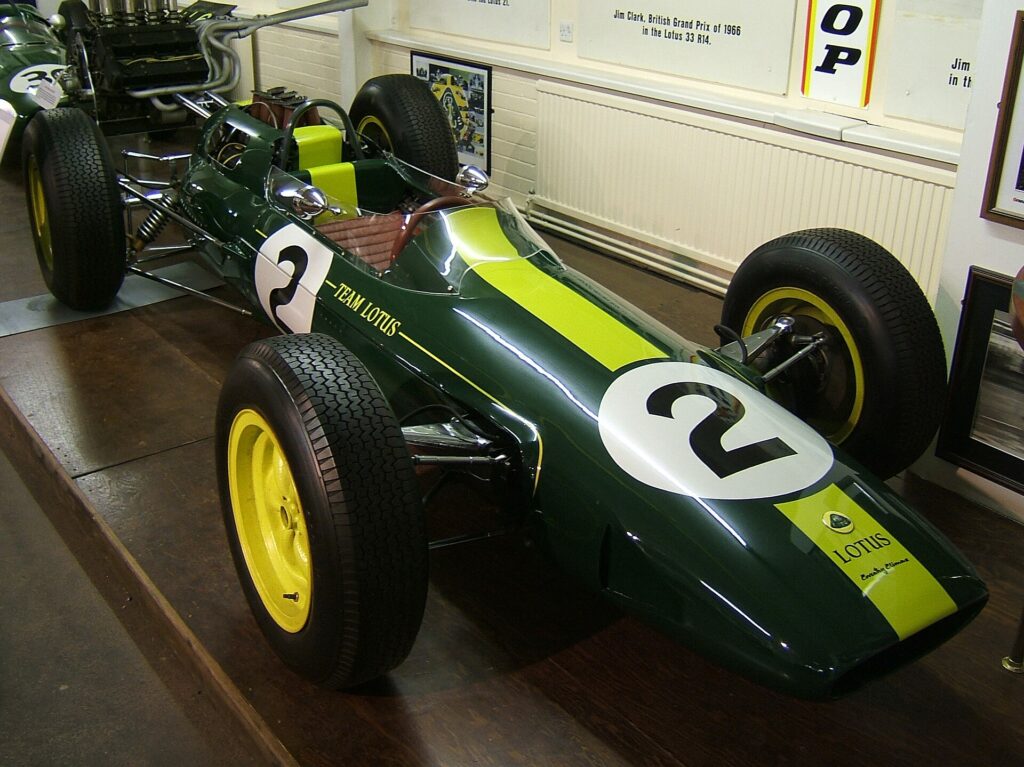 Το Lotus 25 του Jim Clark, με το επαναστατικό μονοκόκ σασί.