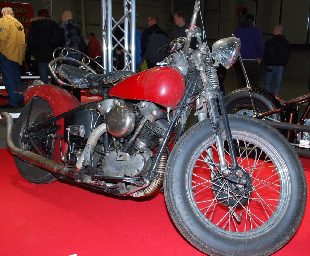Knucklehead του 1946 μετατρεμμένη σε bobber, όπως έκαναν οι Αμερικανοί βετεράνοι μετά τον πόλεμο.