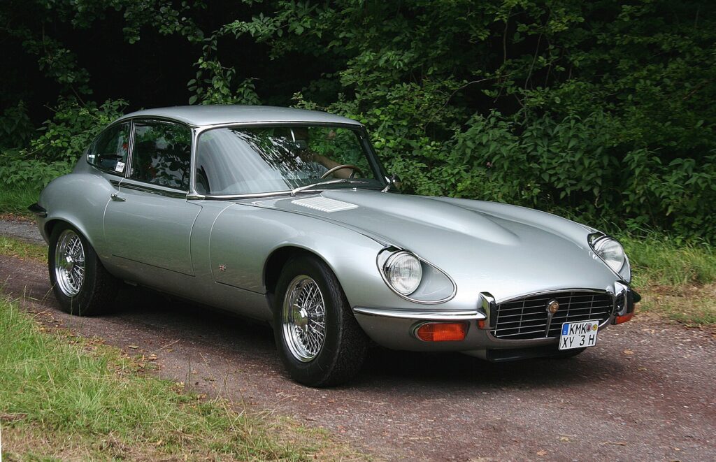 Η E-Type V12 Series 3 του 1972, με μεγαλύτερη μάσκα και φαρδύτερα φτερά.