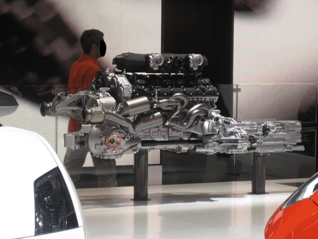 Ο V12 6,5 λίτρων της Aventador, ο πρώτος εντελώς νέος V12 της Lamborghini μετά από σχεδόν μισό αιώνα.