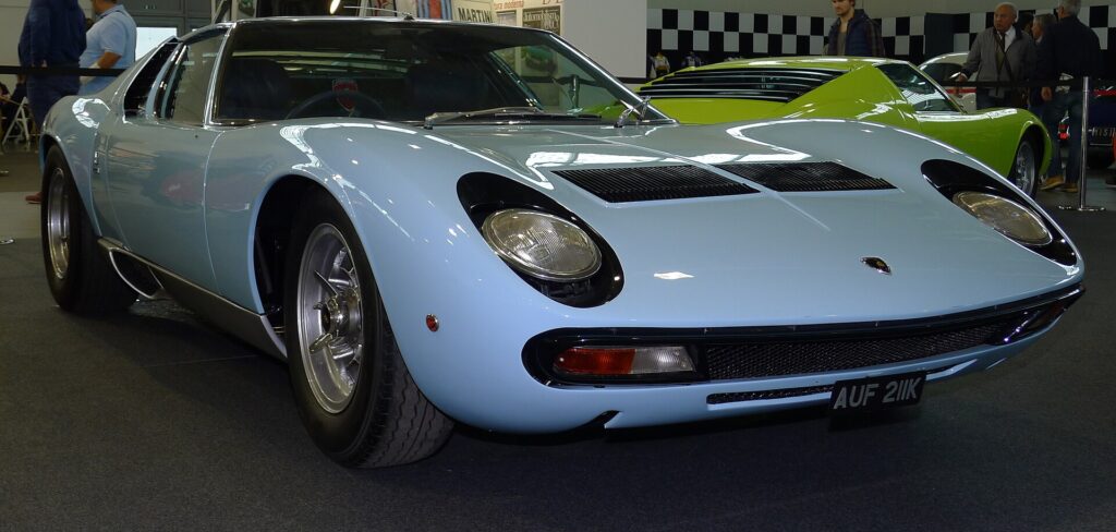 Η Miura SV, η τελευταία και πιο δυνατή εκδοχή, χωρίς τις «βλεφαρίδες» γύρω από τα φανάρια.