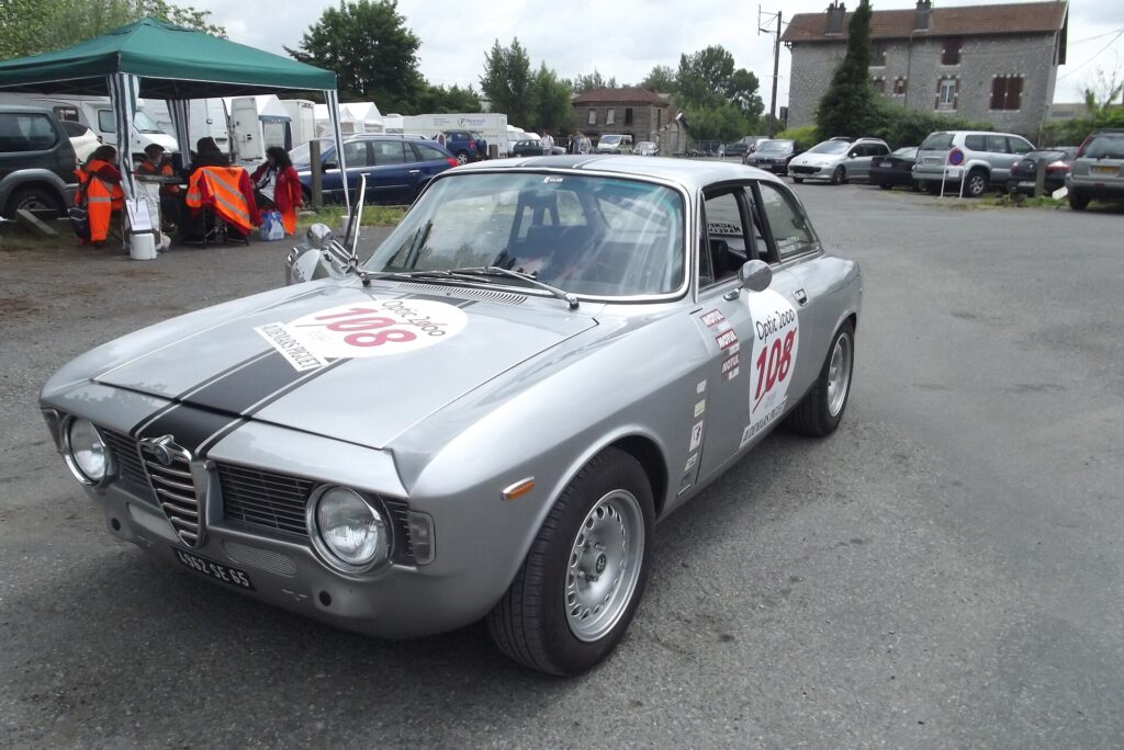 Giulia Sprint GT at a historic race in Pau.